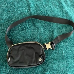 Everywhere Belt Bag *Velour 1L BLK/GOLD
